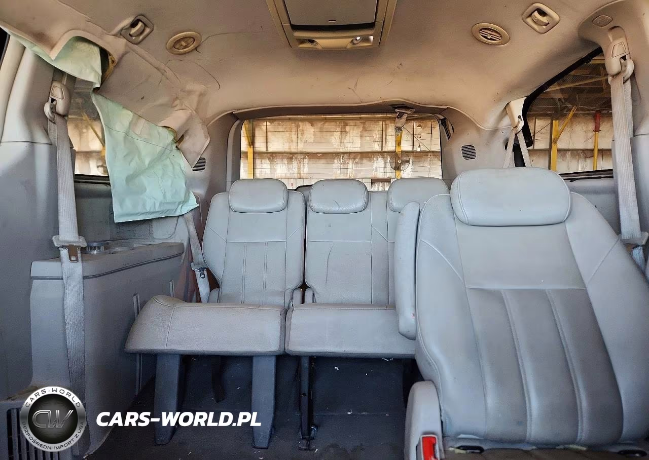 2008 Chrysler Town & Country Touring VIN:2A8HR54P48R711501 - 10