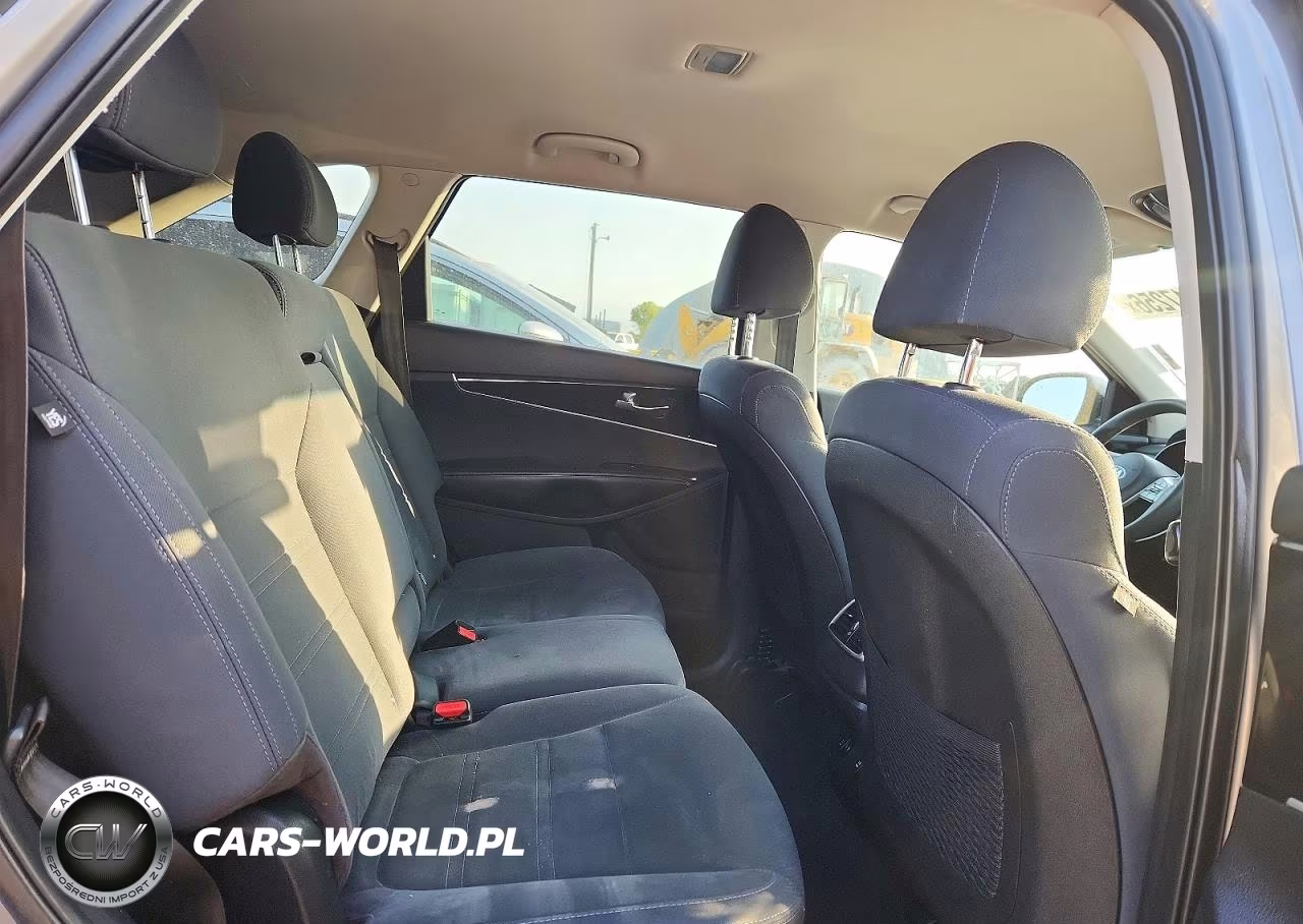 2019 Kia Sorento Lx VIN:5XYPGDA35KG500632 - 10