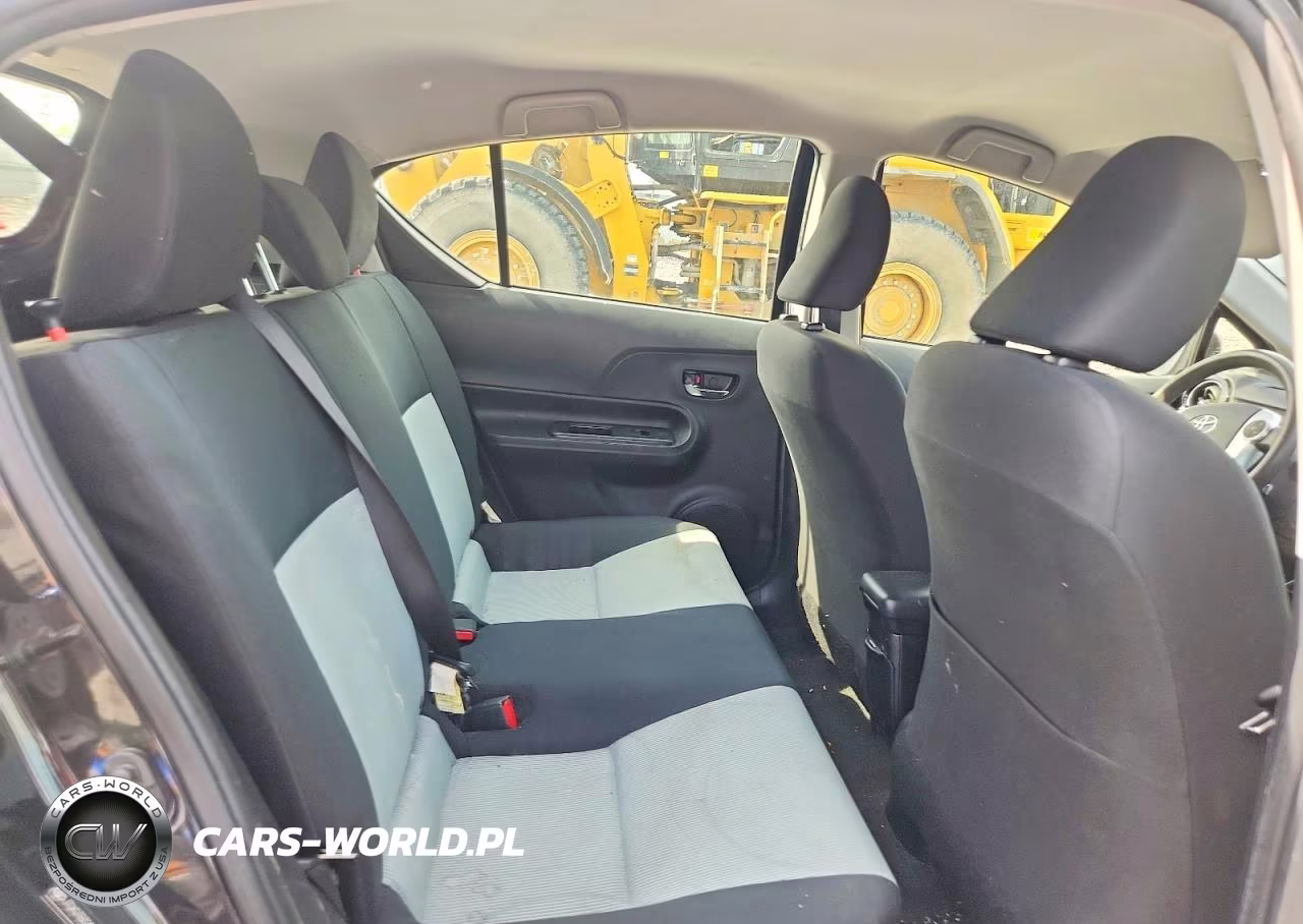 2016 Toyota Prius C Persona Special Edition VIN:JTDKDTB32G1119873 - 10