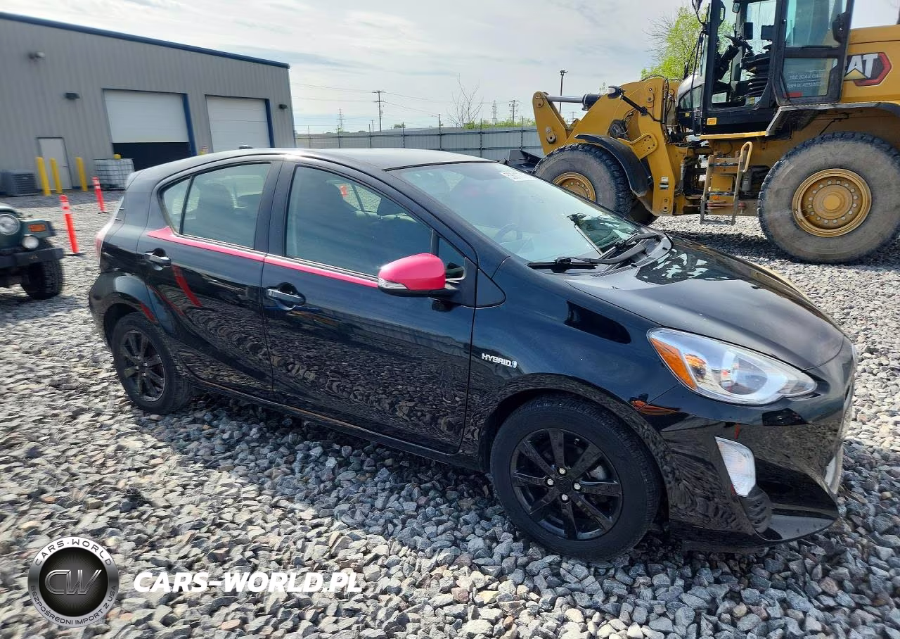 2016 Toyota Prius C Persona Special Edition VIN:JTDKDTB32G1119873 - 4