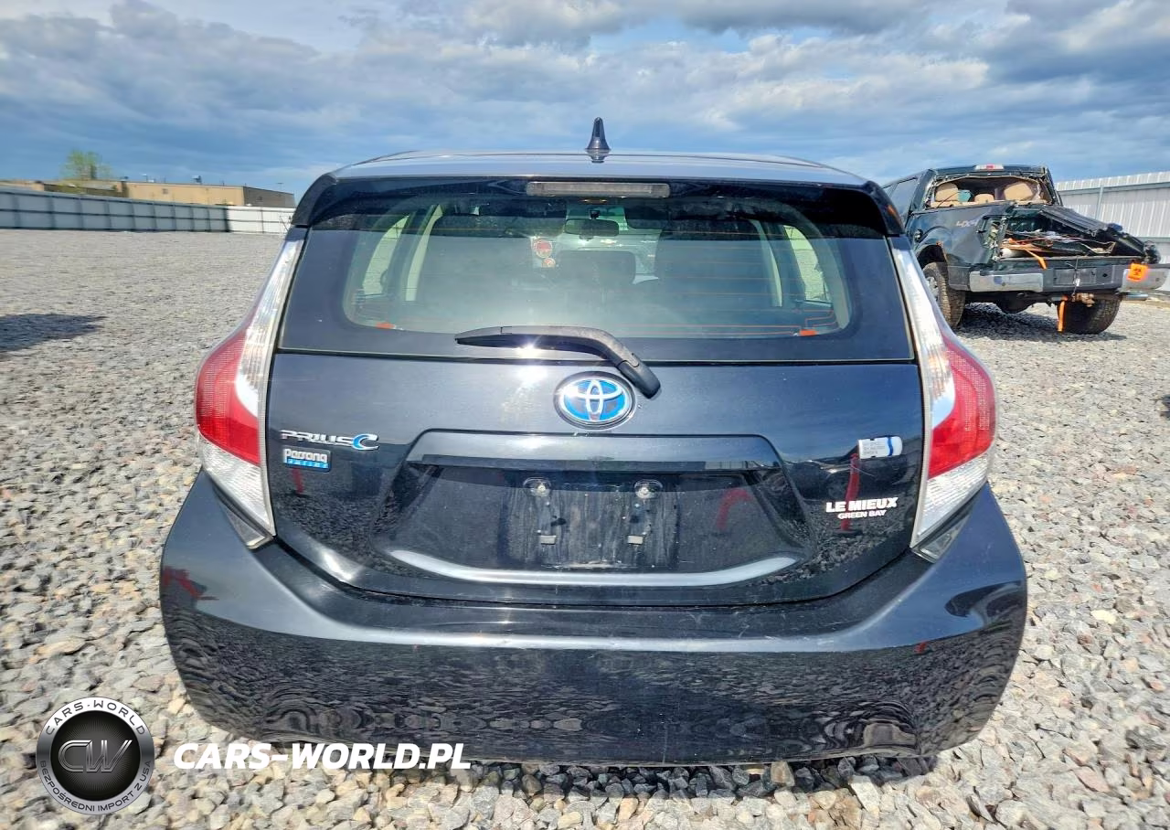 2016 Toyota Prius C Persona Special Edition VIN:JTDKDTB32G1119873 - 6