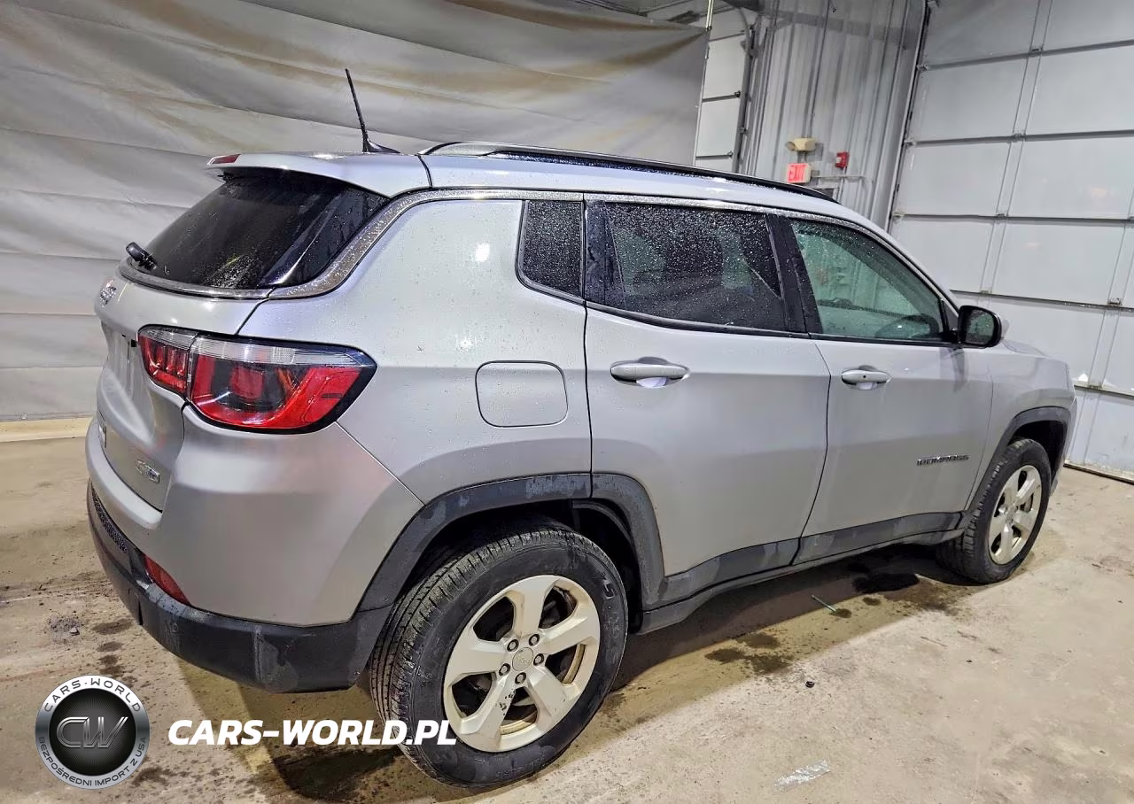 2018 Jeep Compass Latitude VIN:3C4NJDBB4JT331502 - 3