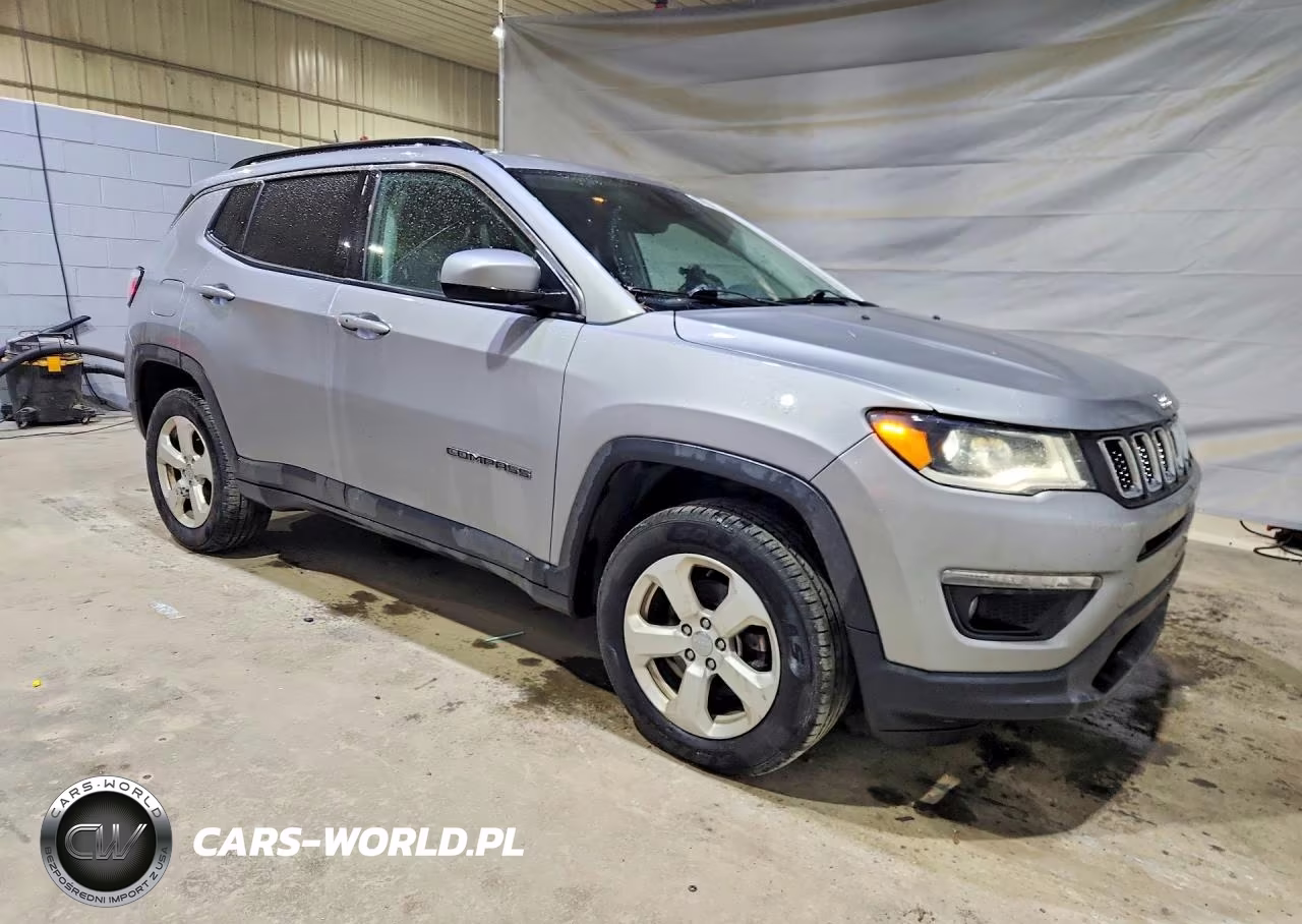 2018 Jeep Compass Latitude VIN:3C4NJDBB4JT331502 - 4