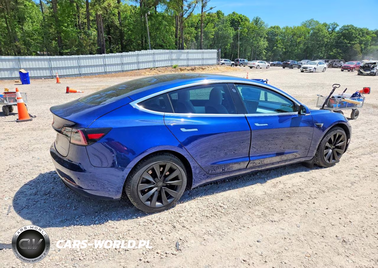 2018 Tesla Model 3 VIN:5YJ3E1EB8JF134689 - 3