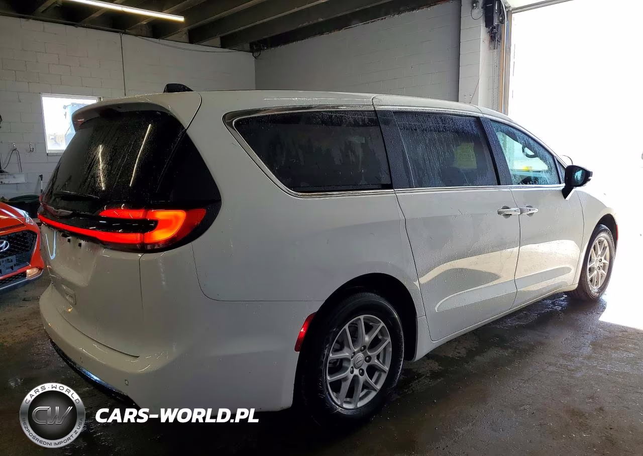 2026 Chrysler Pacifica Select VIN:2C4RC1BG6TR246561 - 3