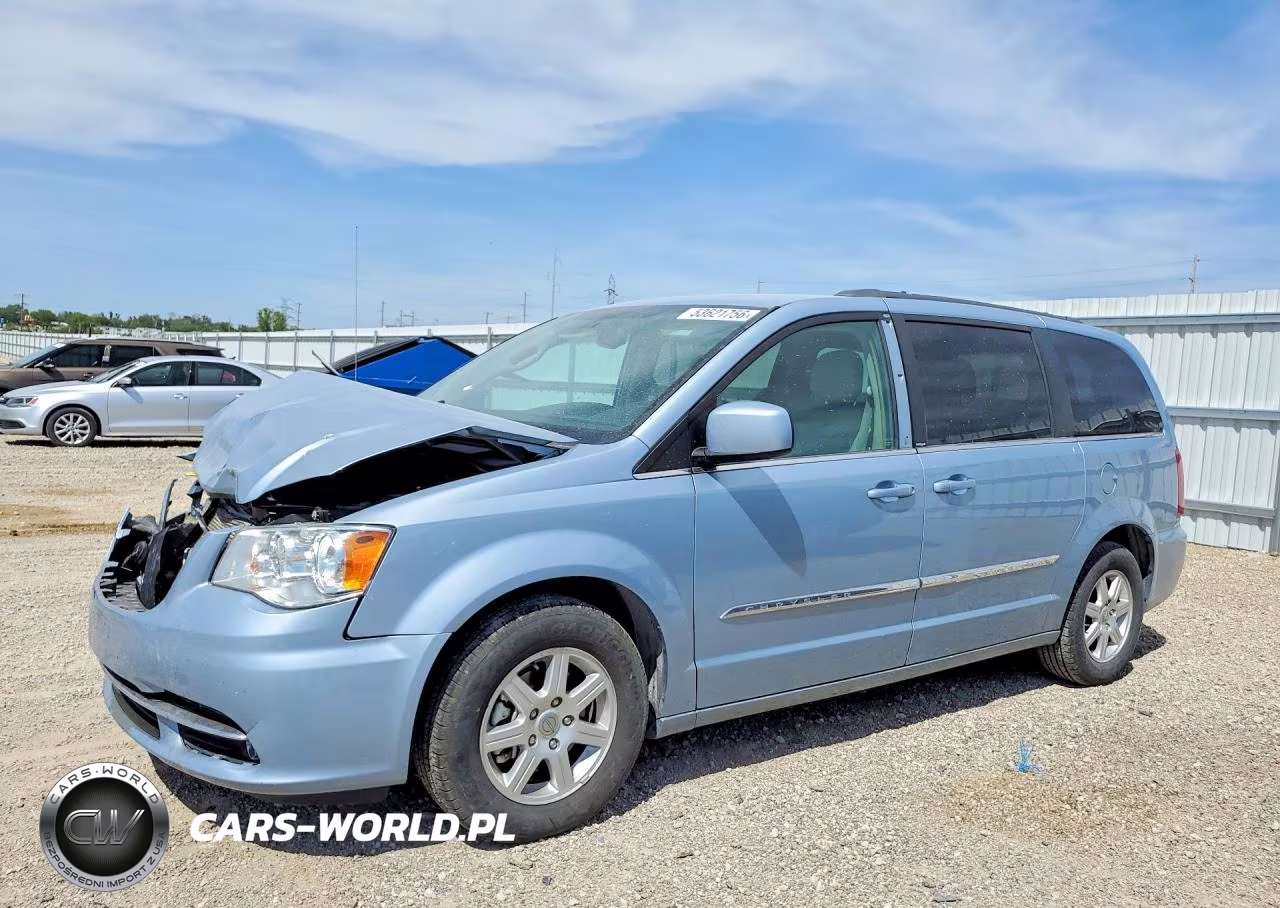 2013 Chrysler Town & Country Touring – zdjęcie 1 z 13
