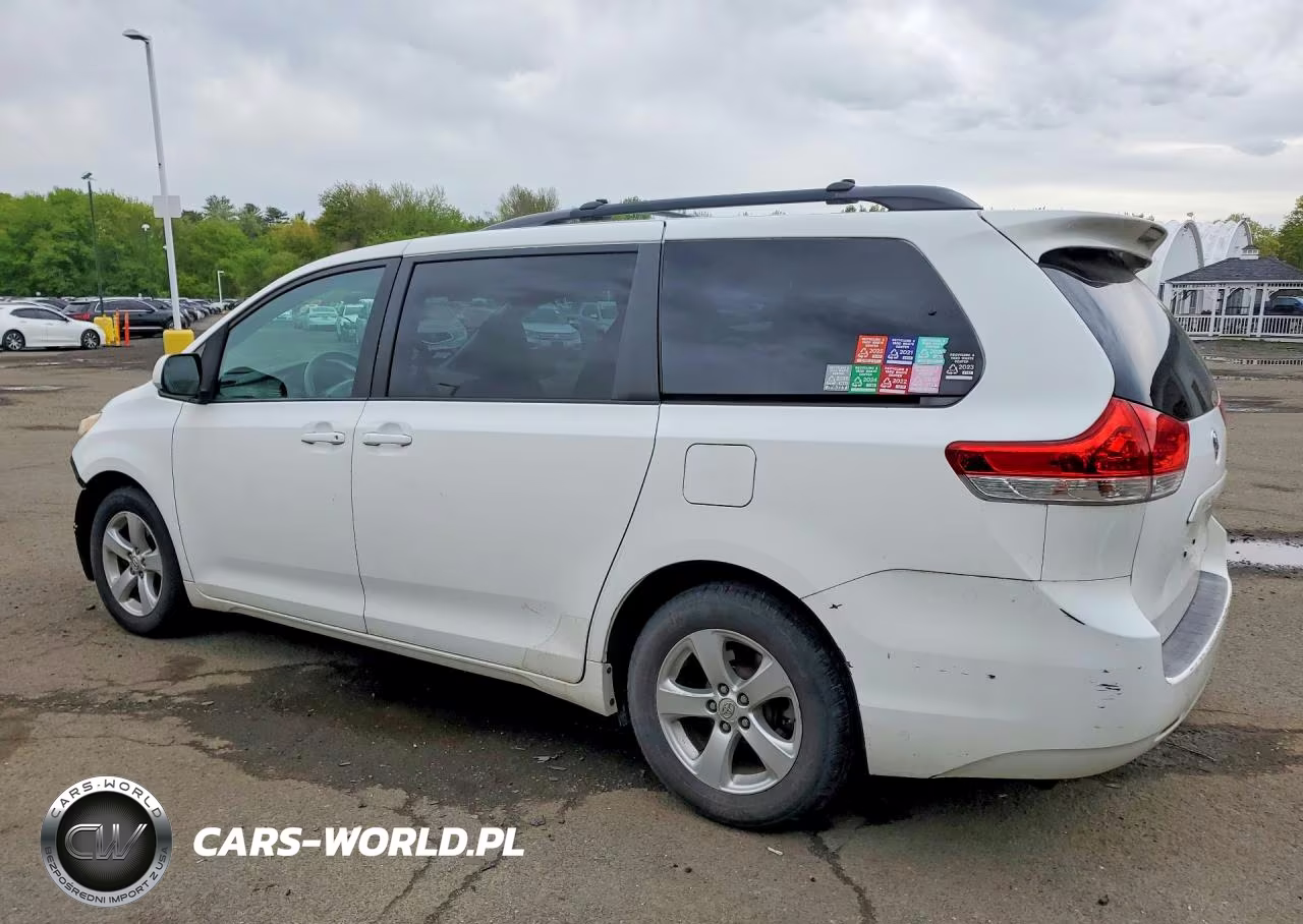 2011 Toyota Sienna Le VIN:5TDKK3DC8BS097442 - 2