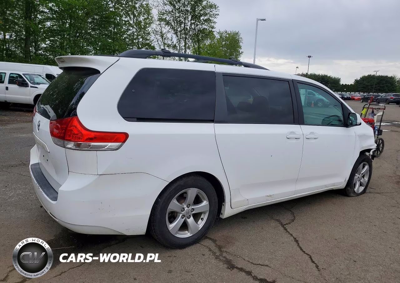 2011 Toyota Sienna Le VIN:5TDKK3DC8BS097442 - 3
