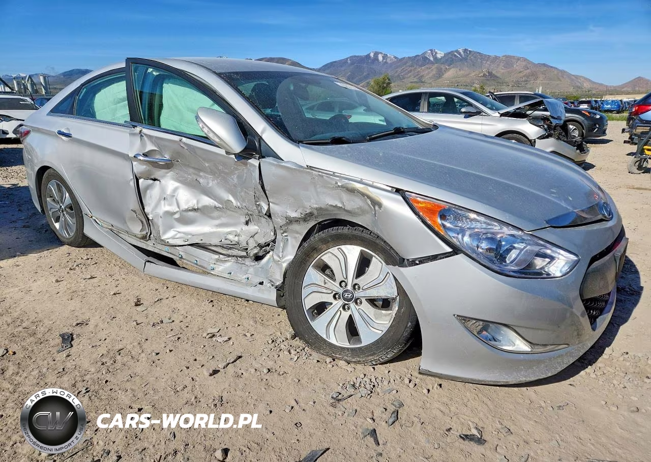 2013 Hyundai Sonata Hybrid VIN:KMHEC4A41DA098375 - 4