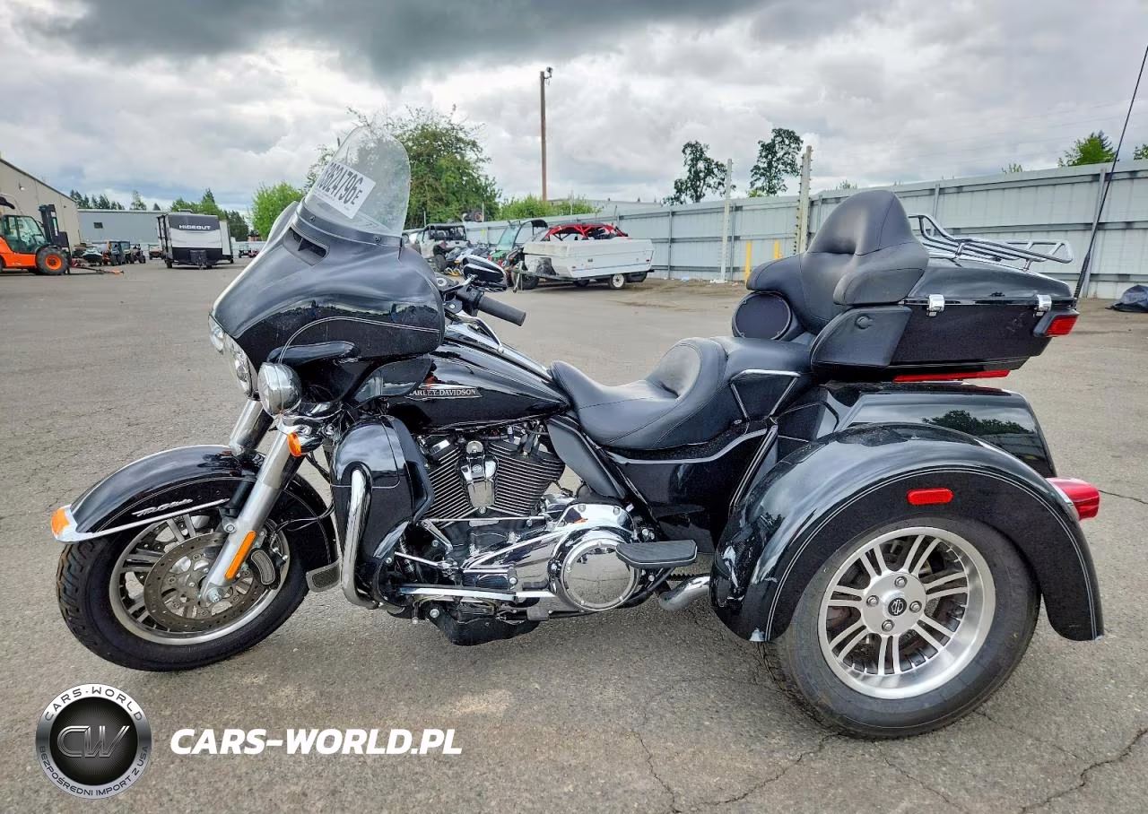 2017 Harley-Davidson Flhtcutg Tri Glide Ultra VIN:1HD1MAD19HB851049 - 3