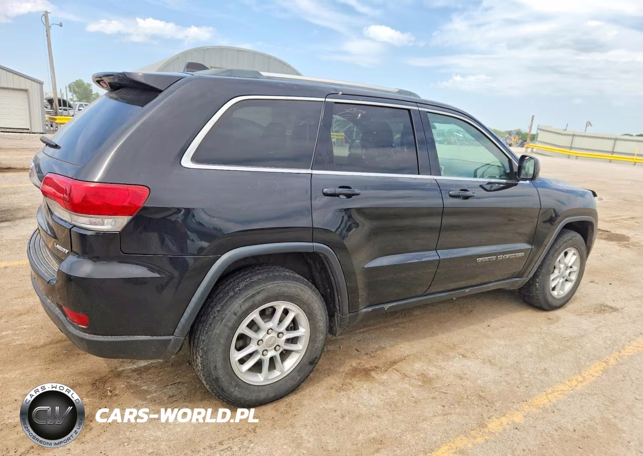 2018 Jeep Grand Cherokee Laredo VIN:1C4RJFAG1JC184982 - 3