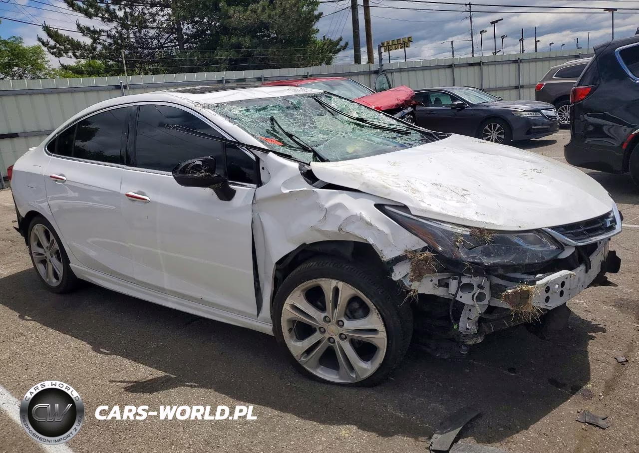 2018 Chevrolet Cruze Premier VIN:1G1BF5SM2J7207348 - 4