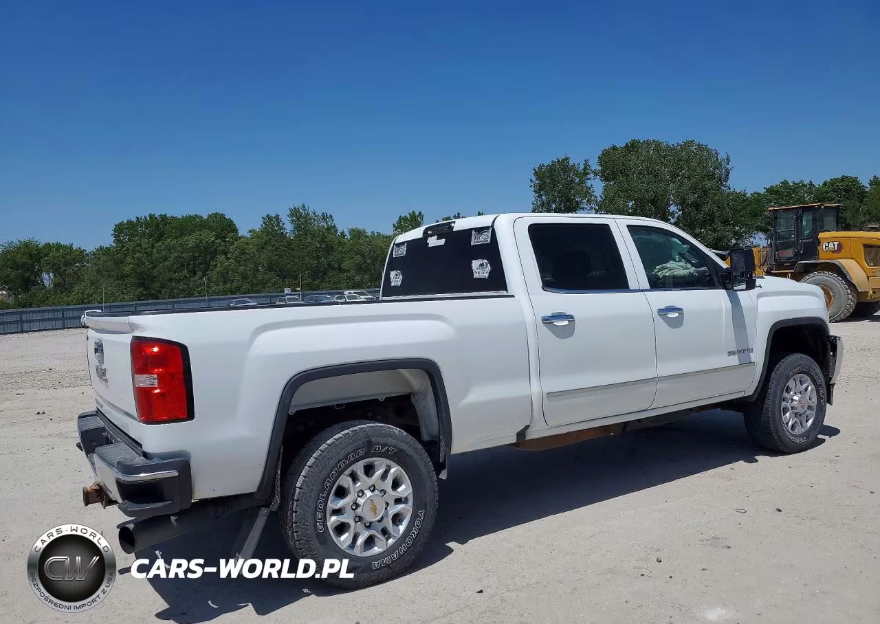 2018 GMC Sierra K2500 Heavy Duty VIN:1GT12REY9JF108228 - 3
