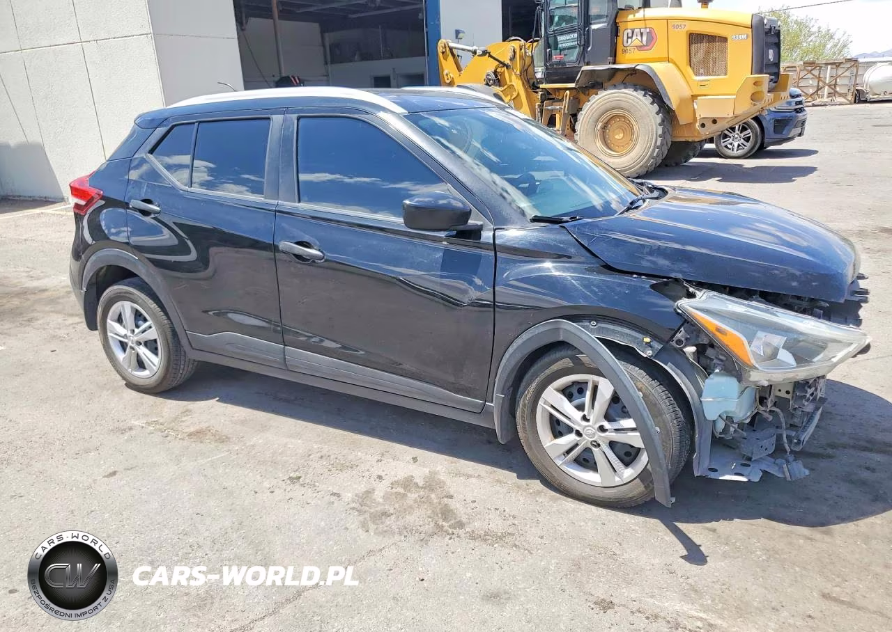 2019 Nissan Kicks S VIN:3N1CP5CU8KL532836 - 4