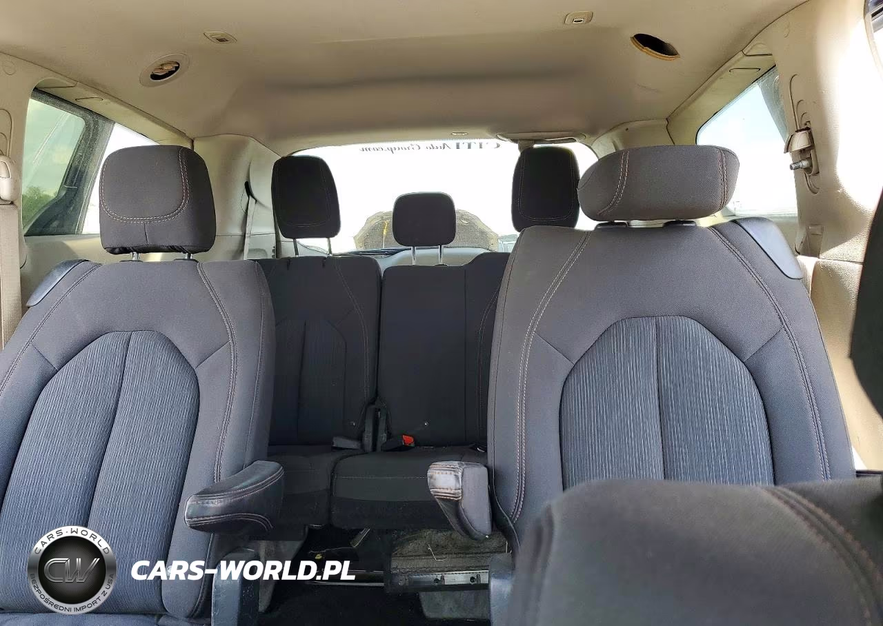 2019 Chrysler Pacifica Touring Plus VIN:2C4RC1FG3KR559477 - 10