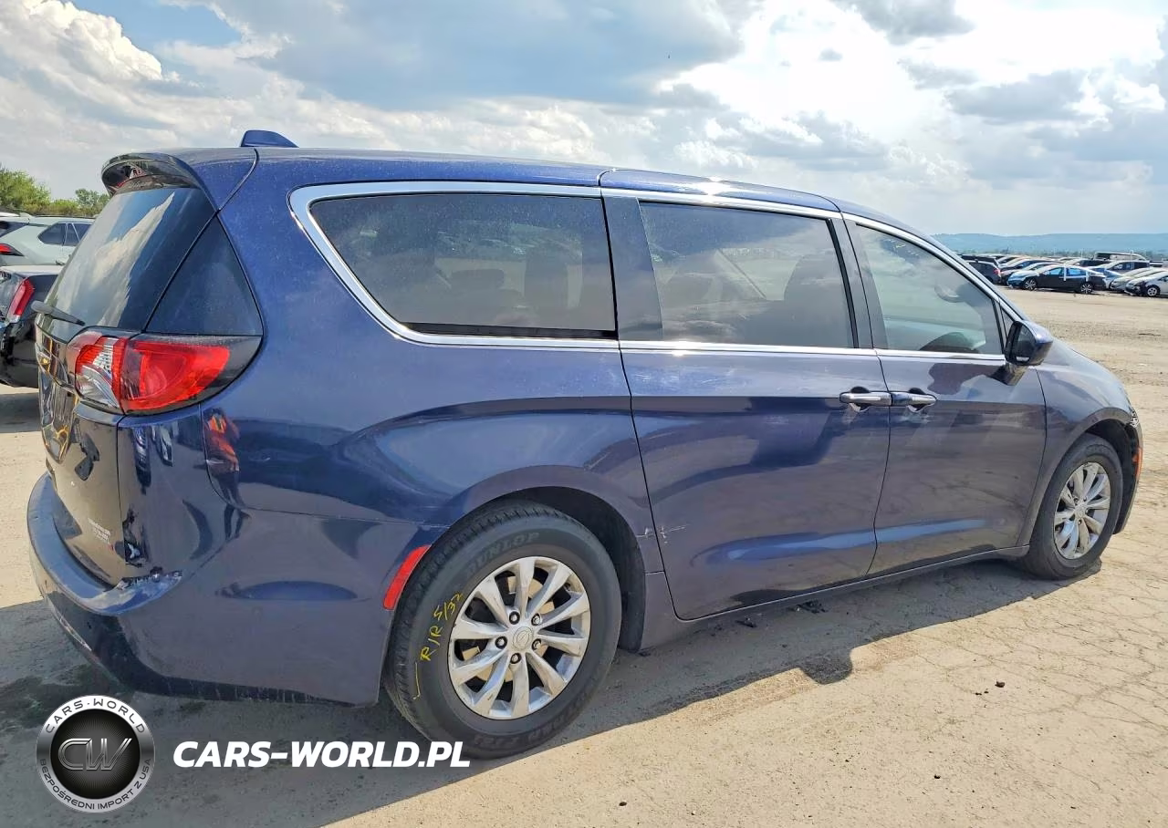 2019 Chrysler Pacifica Touring Plus VIN:2C4RC1FG3KR559477 - 3
