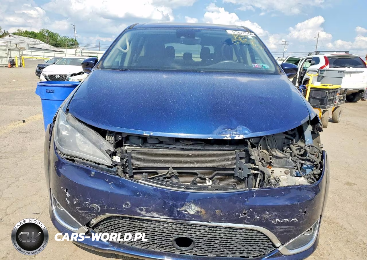 2019 Chrysler Pacifica Touring Plus VIN:2C4RC1FG3KR559477 - 5