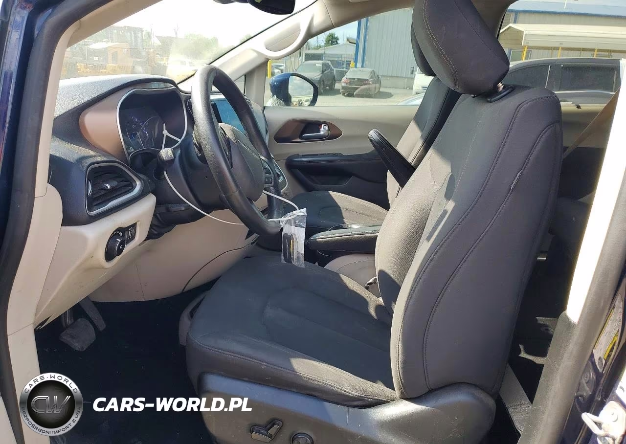 2019 Chrysler Pacifica Touring Plus VIN:2C4RC1FG3KR559477 - 7