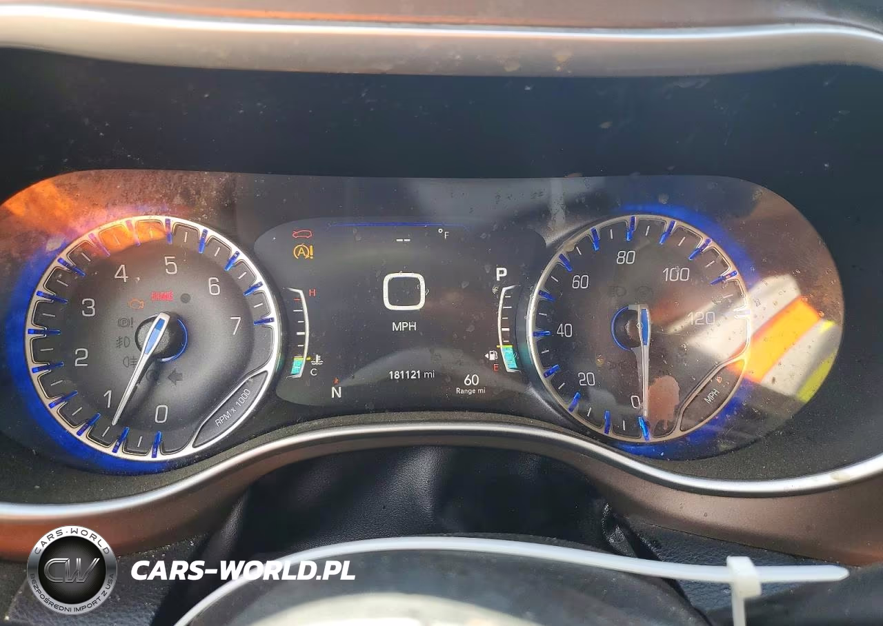 2019 Chrysler Pacifica Touring Plus VIN:2C4RC1FG3KR559477 - 9