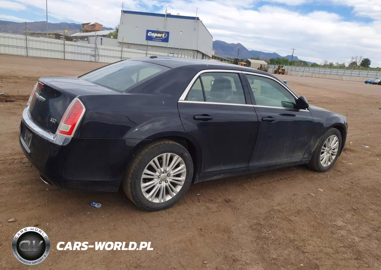 2014 Chrysler 300 VIN:2C3CCARG3EH345878 - 3