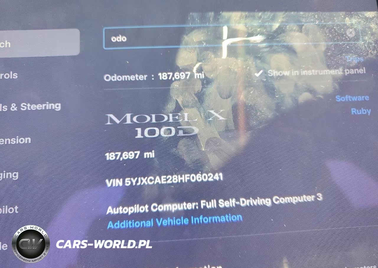 2017 Tesla Model X VIN:5YJXCAE28HF060241 - 9