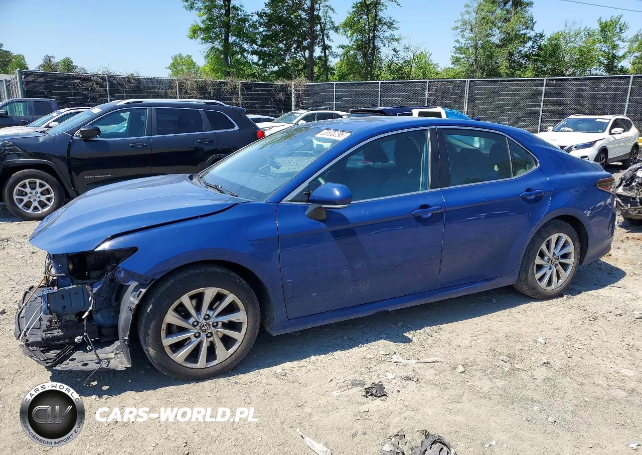 2023 Toyota Camry Le – zdjęcie 1 z 12