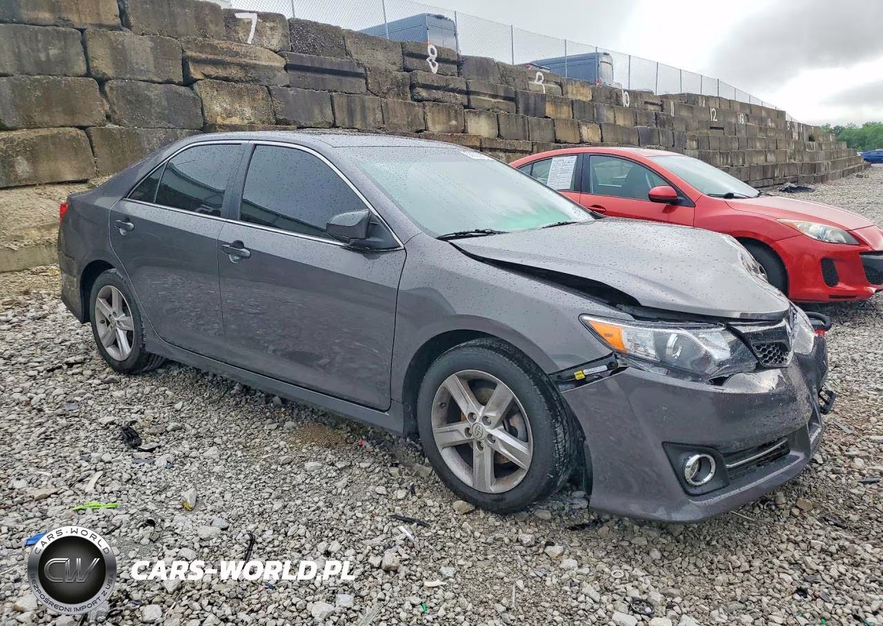 2014 Toyota Camry Se VIN:4T1BF1FK6EU744185 - 4