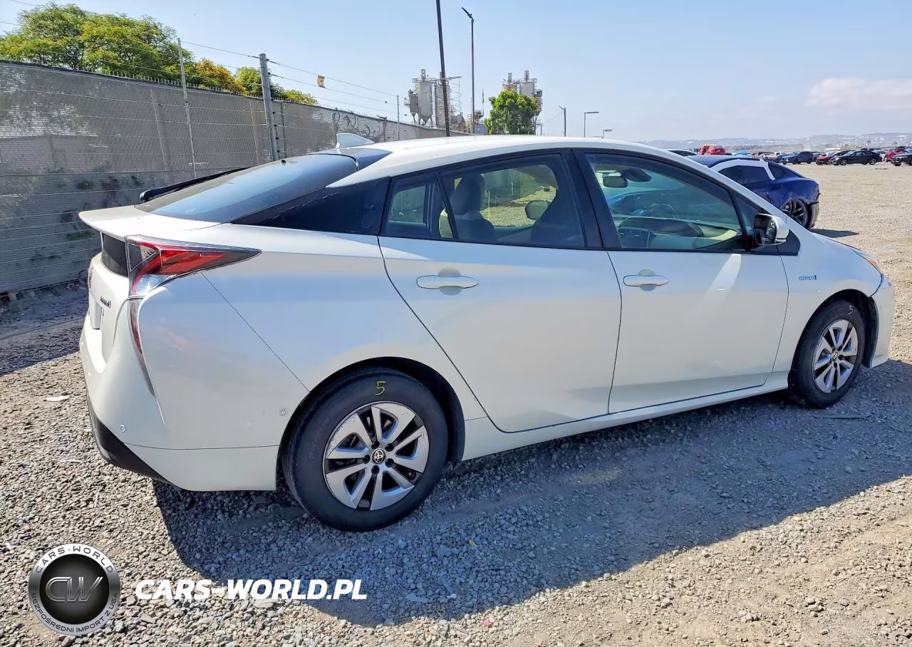 2018 Toyota Prius Two VIN:JTDKBRFU7J3599920 - 3