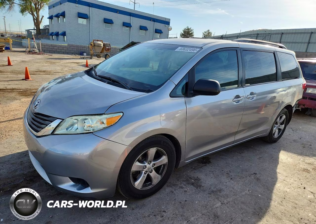 2015 Toyota Sienna Le 8-Passenger