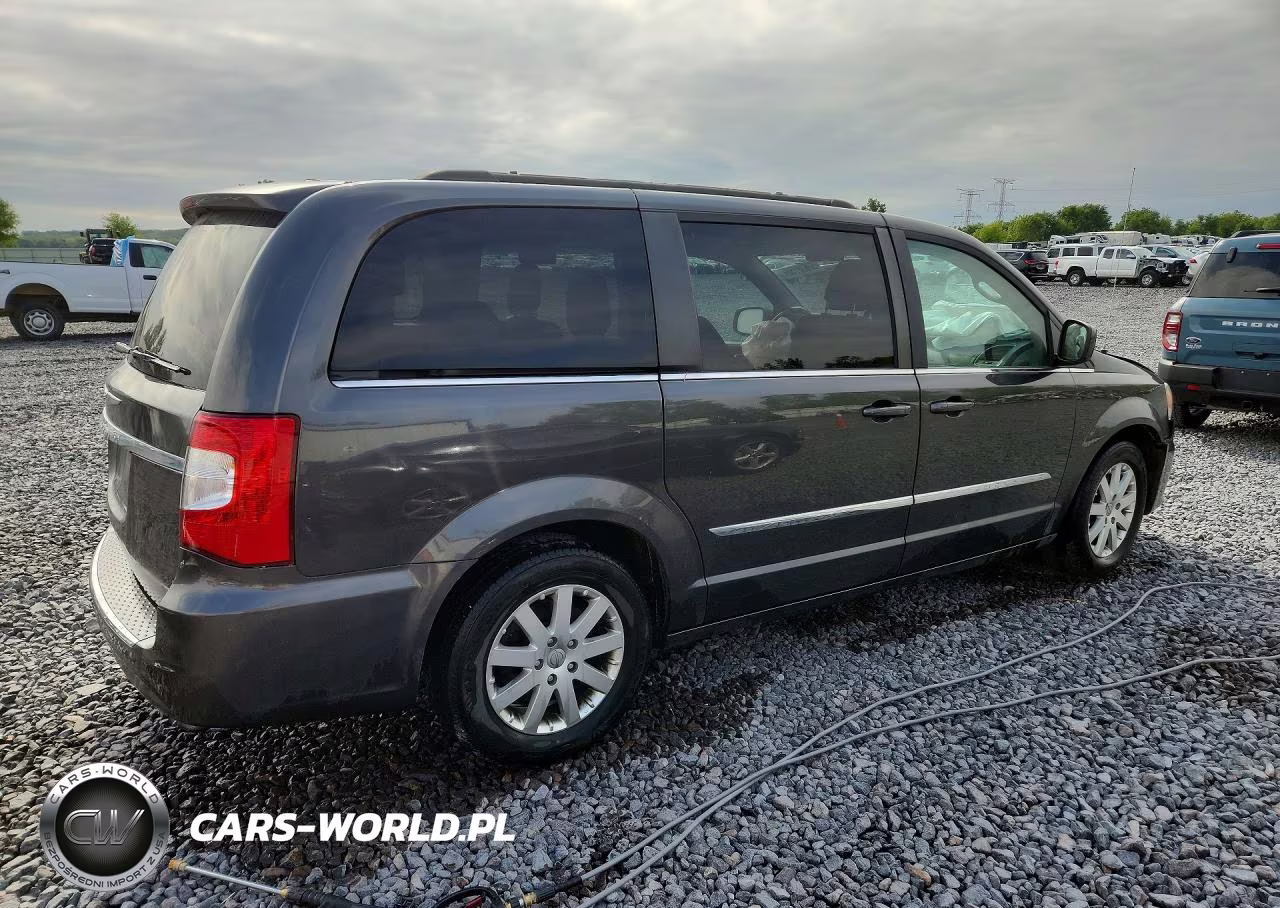 2016 Chrysler Town & Country Touring VIN:2C4RC1BG0GR295633 - 3