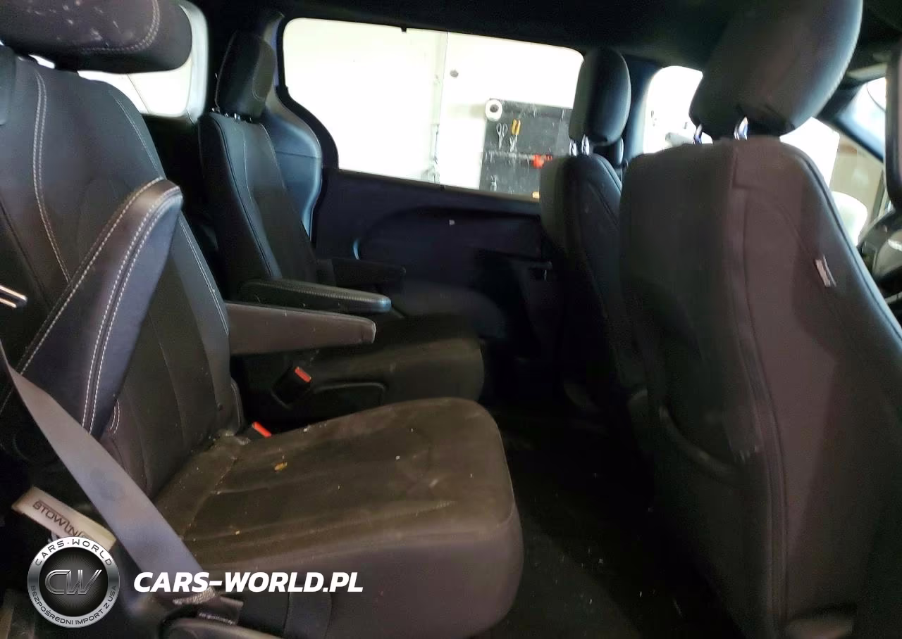 2018 Chrysler Pacifica Touring Plus VIN:2C4RC1FGXJR197887 - 11