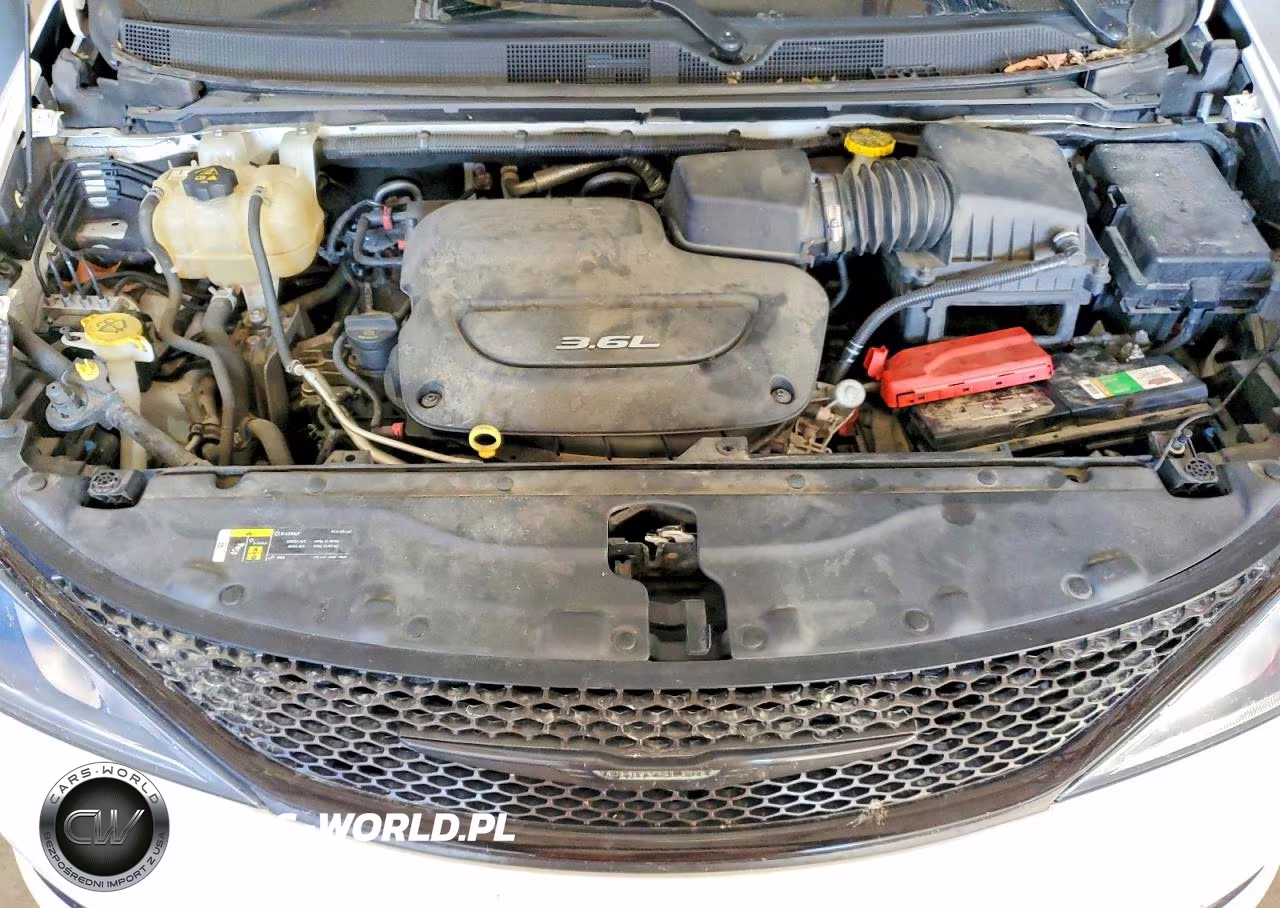 2018 Chrysler Pacifica Touring Plus VIN:2C4RC1FGXJR197887 - 12
