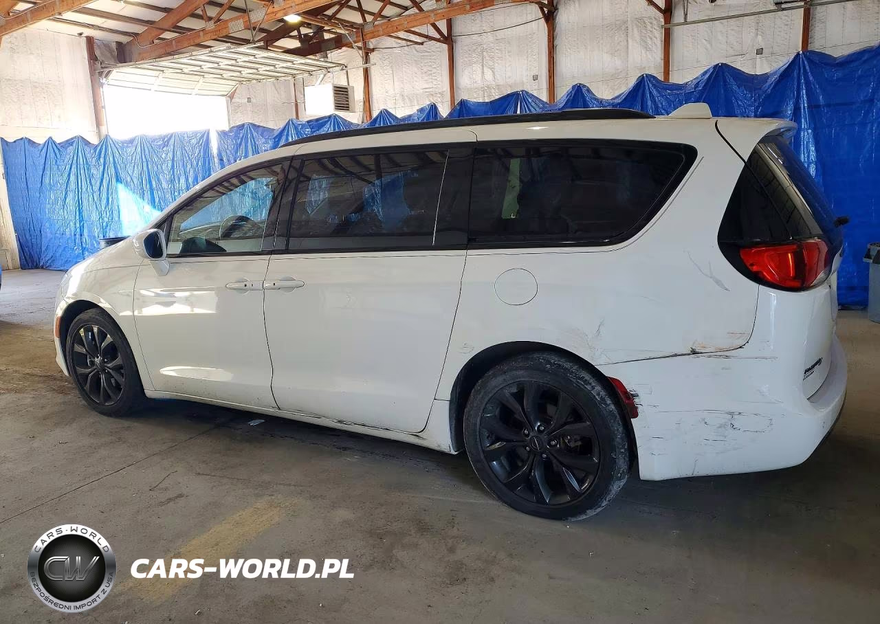 2018 Chrysler Pacifica Touring Plus VIN:2C4RC1FGXJR197887 - 2