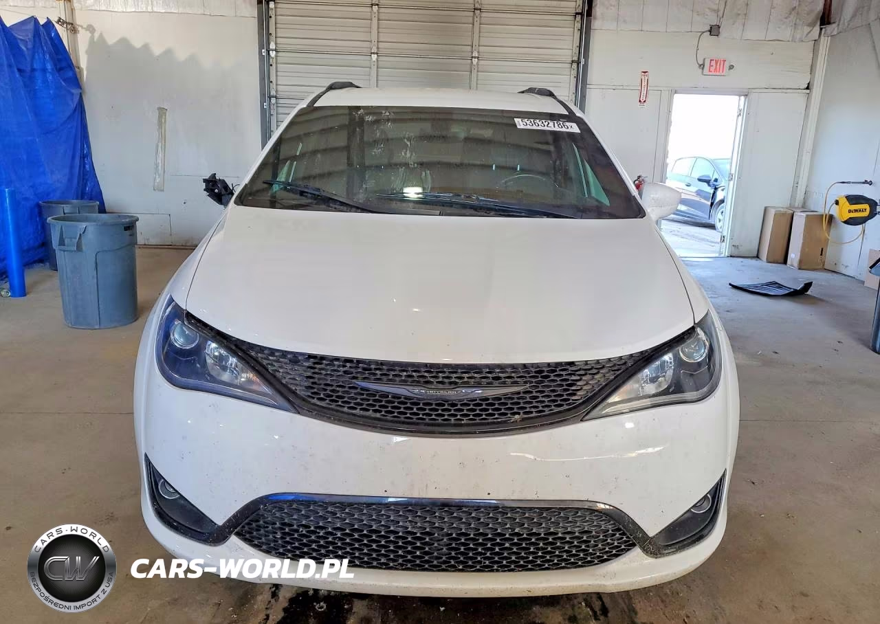 2018 Chrysler Pacifica Touring Plus VIN:2C4RC1FGXJR197887 - 5
