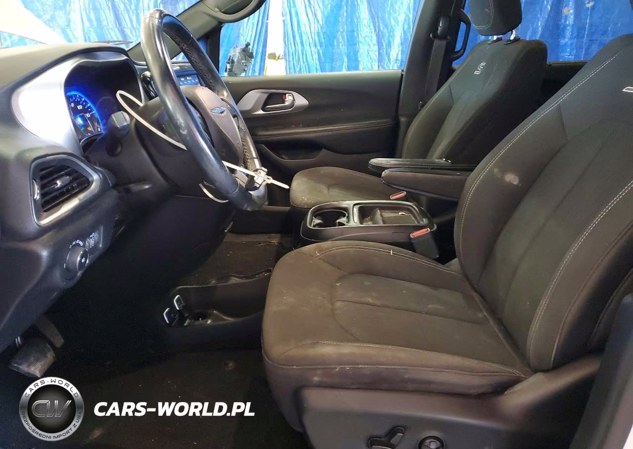 2018 Chrysler Pacifica Touring Plus VIN:2C4RC1FGXJR197887 - 7