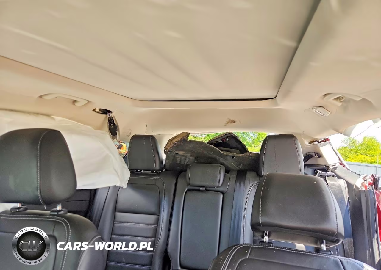 2017 Ford Escape Titanium VIN:1FMCU9J94HUE32402 - 10