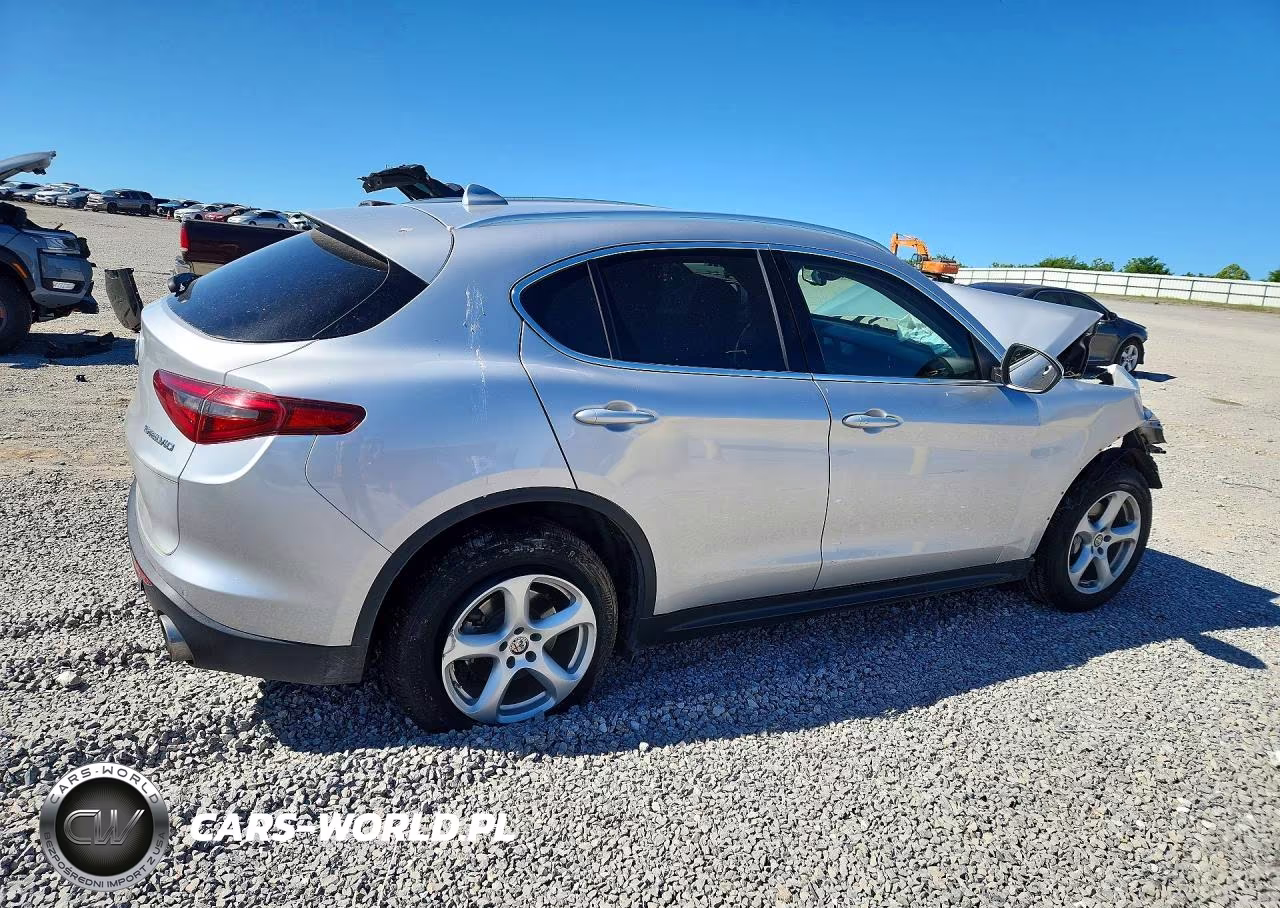 2018 Alfa Romeo Stelvio VIN:ZASFAKAN4J7B78197 - 3