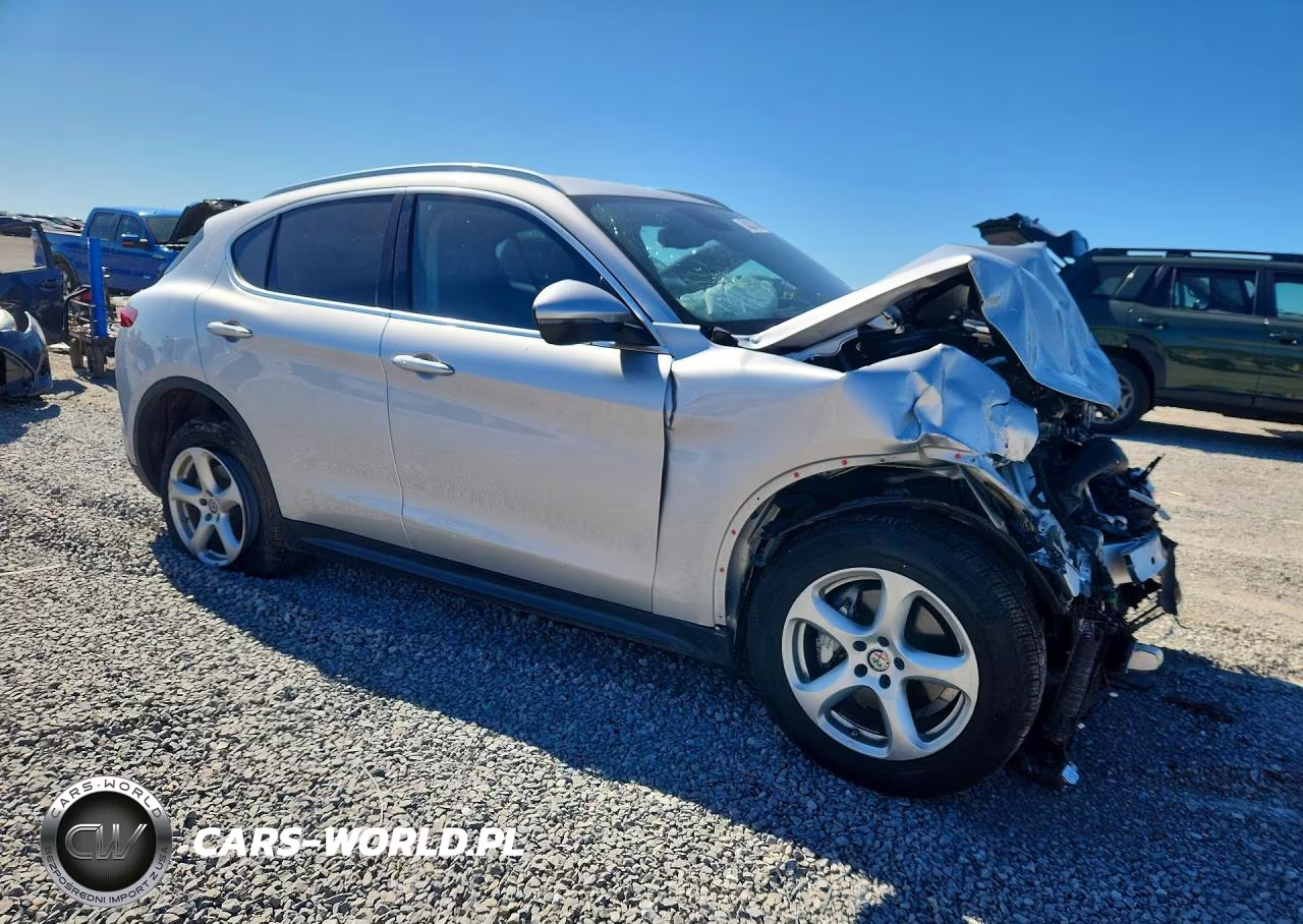 2018 Alfa Romeo Stelvio VIN:ZASFAKAN4J7B78197 - 4