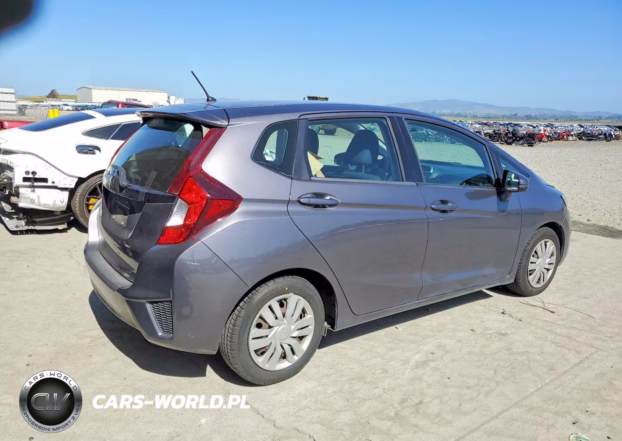 2015 Honda Fit Lx VIN:3HGGK5H56FM744327 - 3