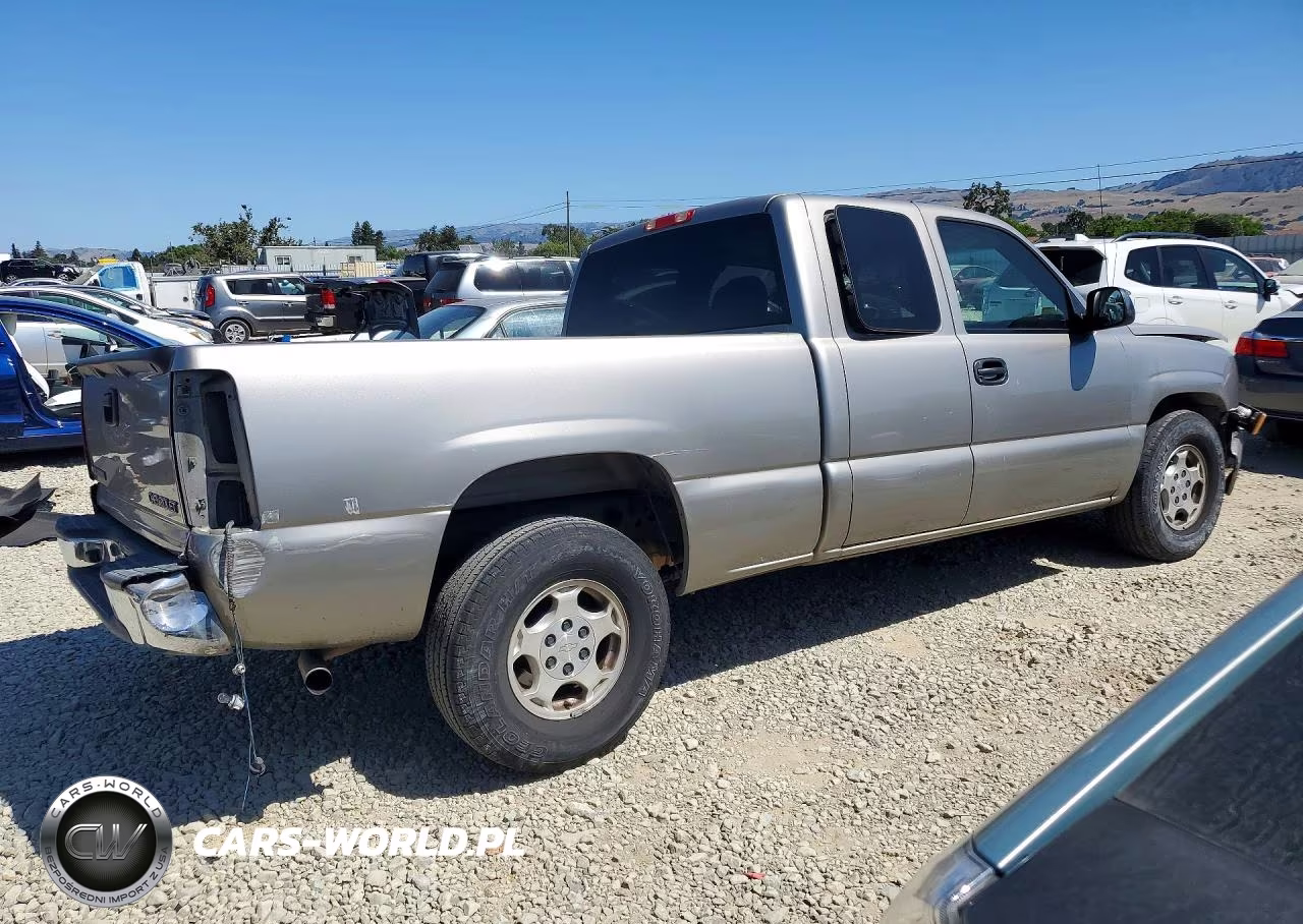 2003 Chevrolet Silverado C1500 VIN:2GCEC19V531231244 - 3