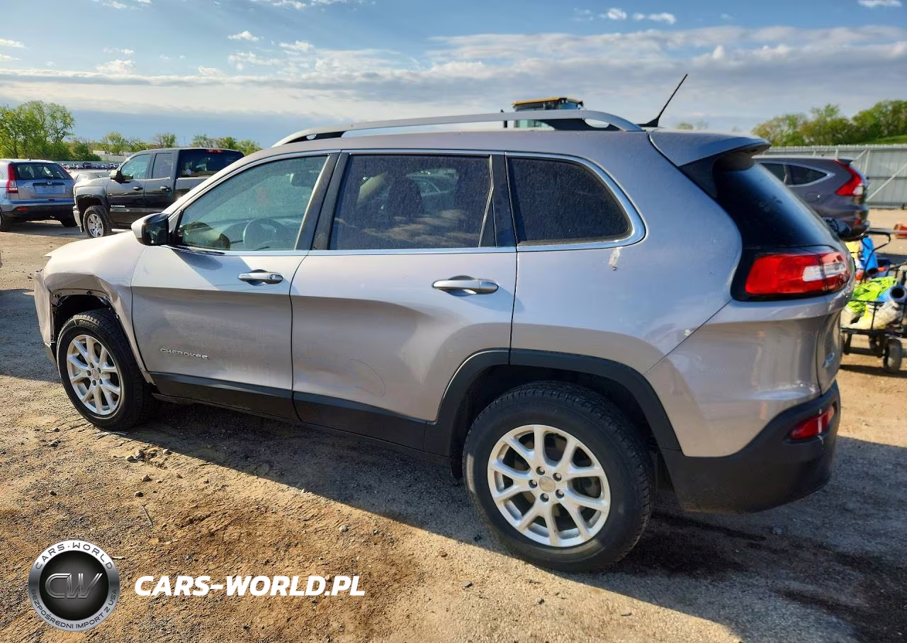 2018 Jeep Cherokee Latitude VIN:1C4PJMCB5JD614732 - 2