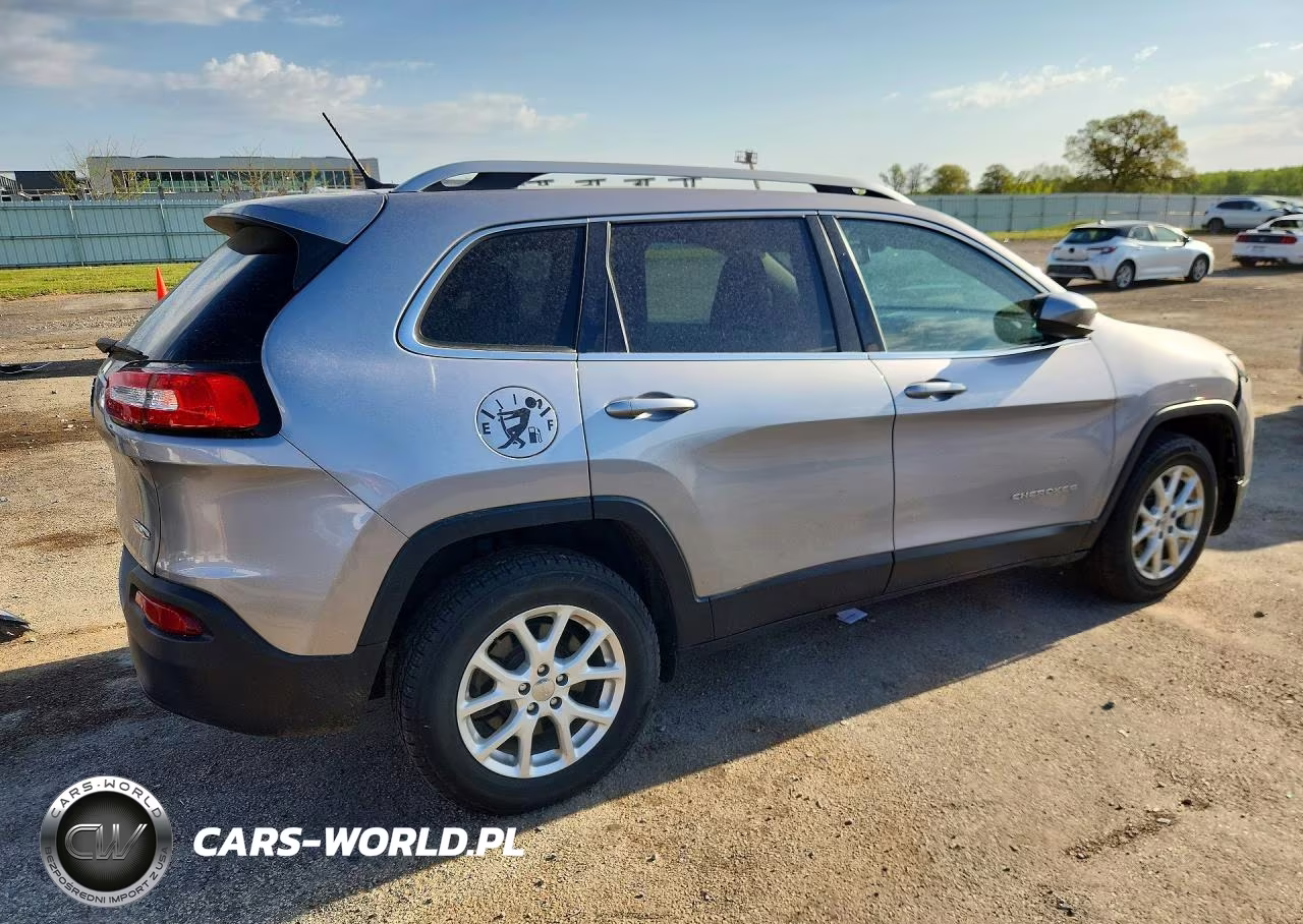 2018 Jeep Cherokee Latitude VIN:1C4PJMCB5JD614732 - 3