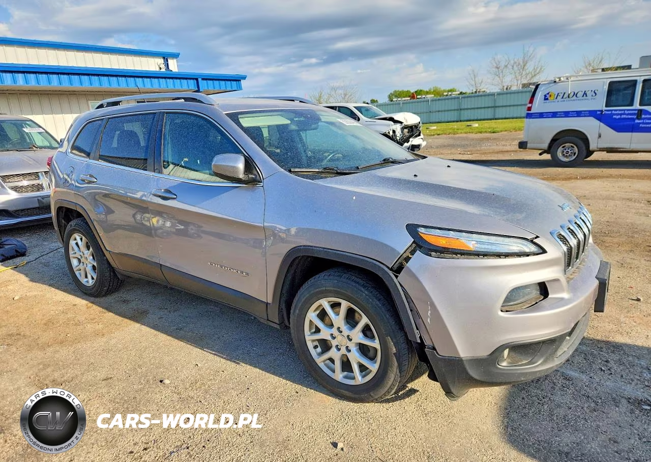 2018 Jeep Cherokee Latitude VIN:1C4PJMCB5JD614732 - 4