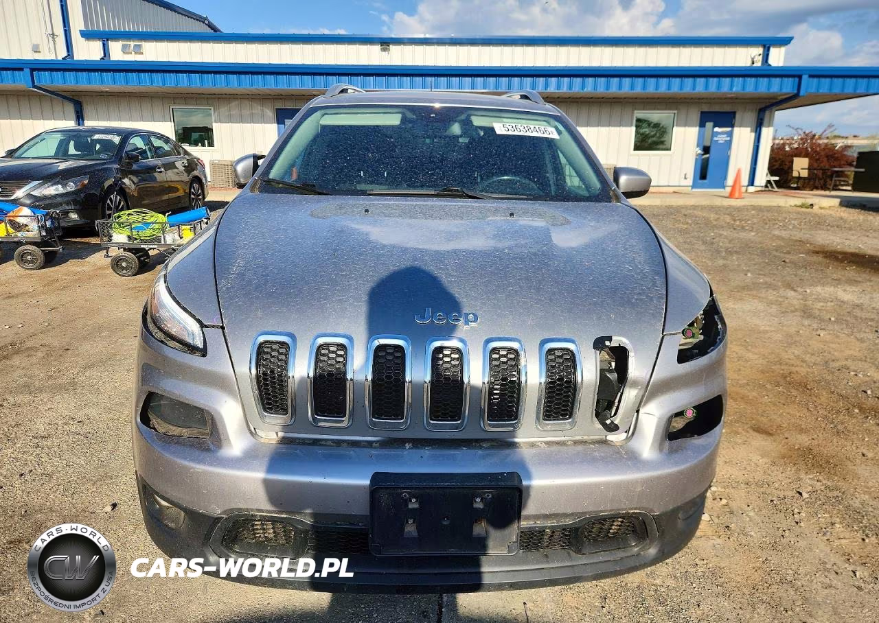 2018 Jeep Cherokee Latitude VIN:1C4PJMCB5JD614732 - 5