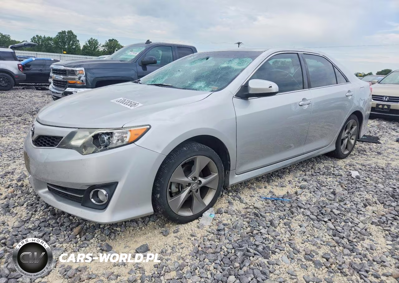 2014 Toyota Camry Se Sport – zdjęcie 1 z 12