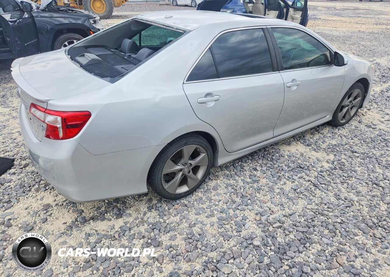 2014 Toyota Camry Se Sport VIN:4T1BF1FK9EU381560 - 3