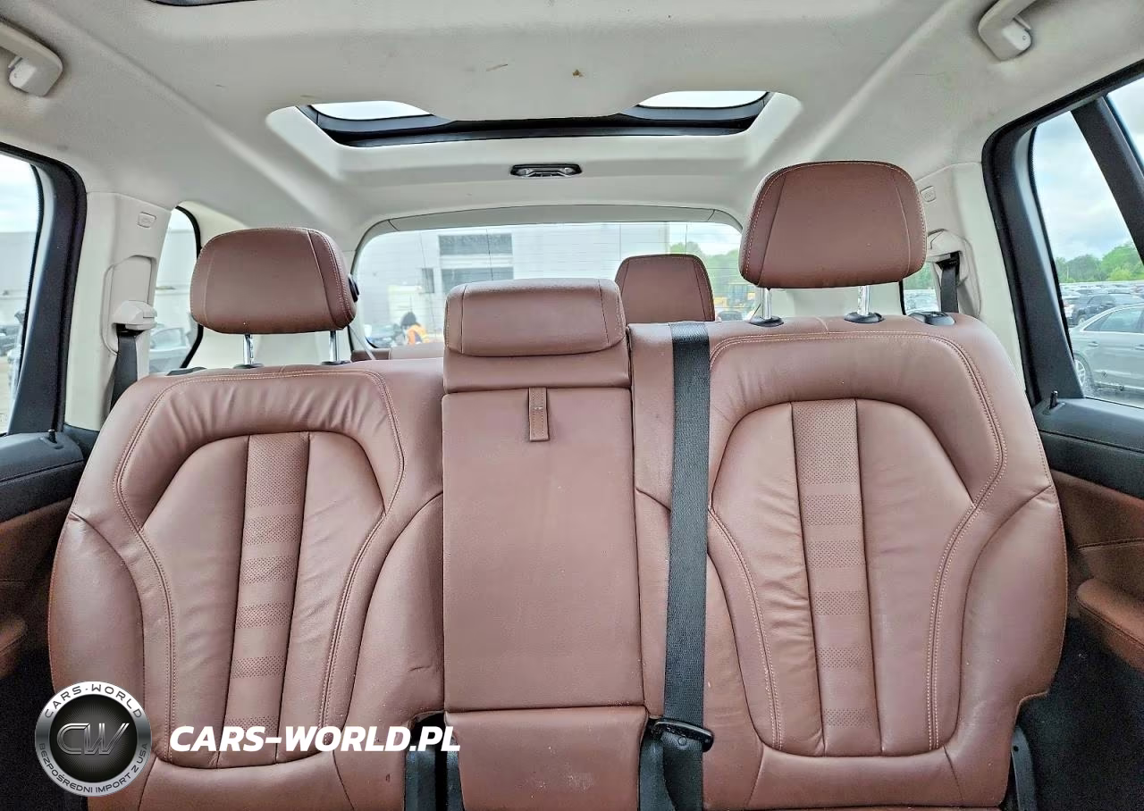 2019 BMW X7 xDrive40I VIN:5UXCW2C57KL089743 - 10