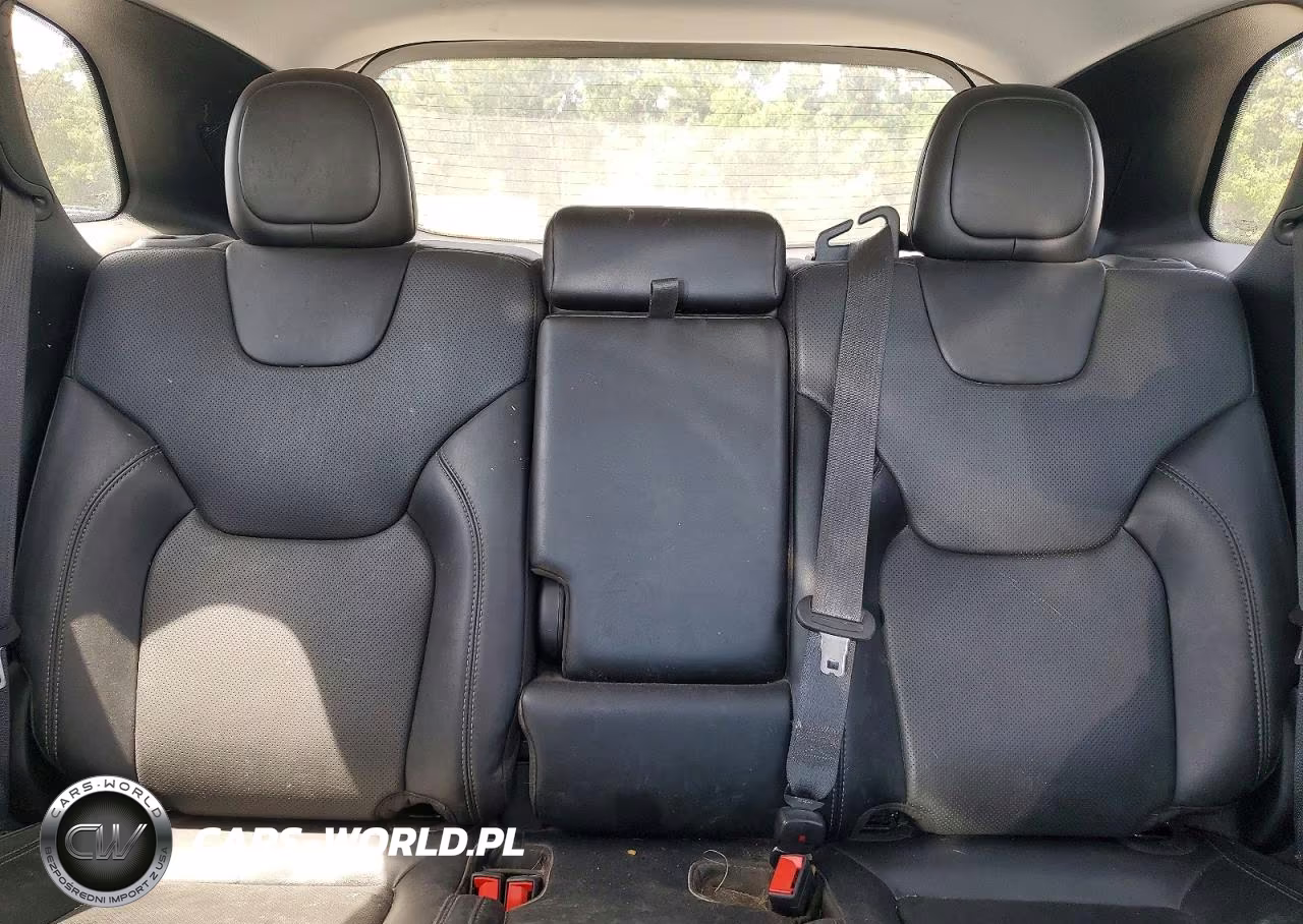 2023 Jeep Cherokee Altitude Lux VIN:1C4PJMMB8PD115611 - 10