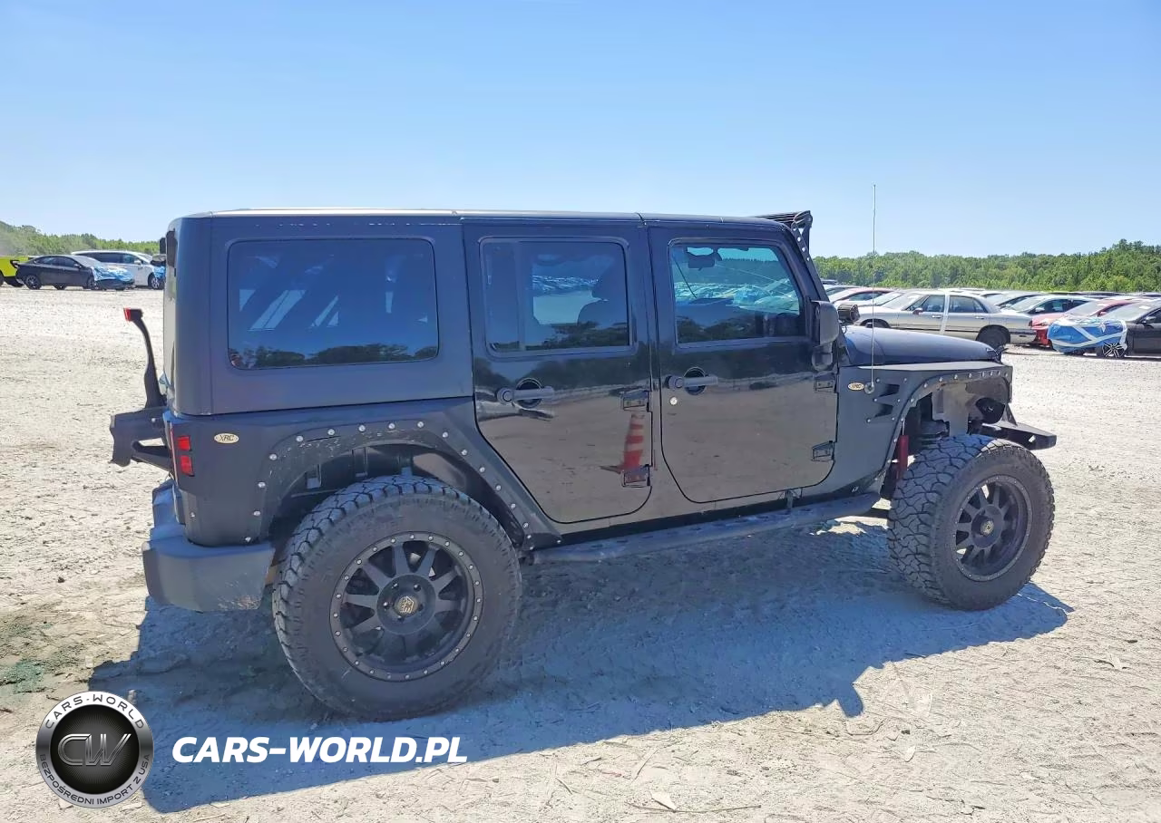 2013 Jeep Wrangler Unlimited Sport VIN:1C4BJWDG6DL545303 - 3