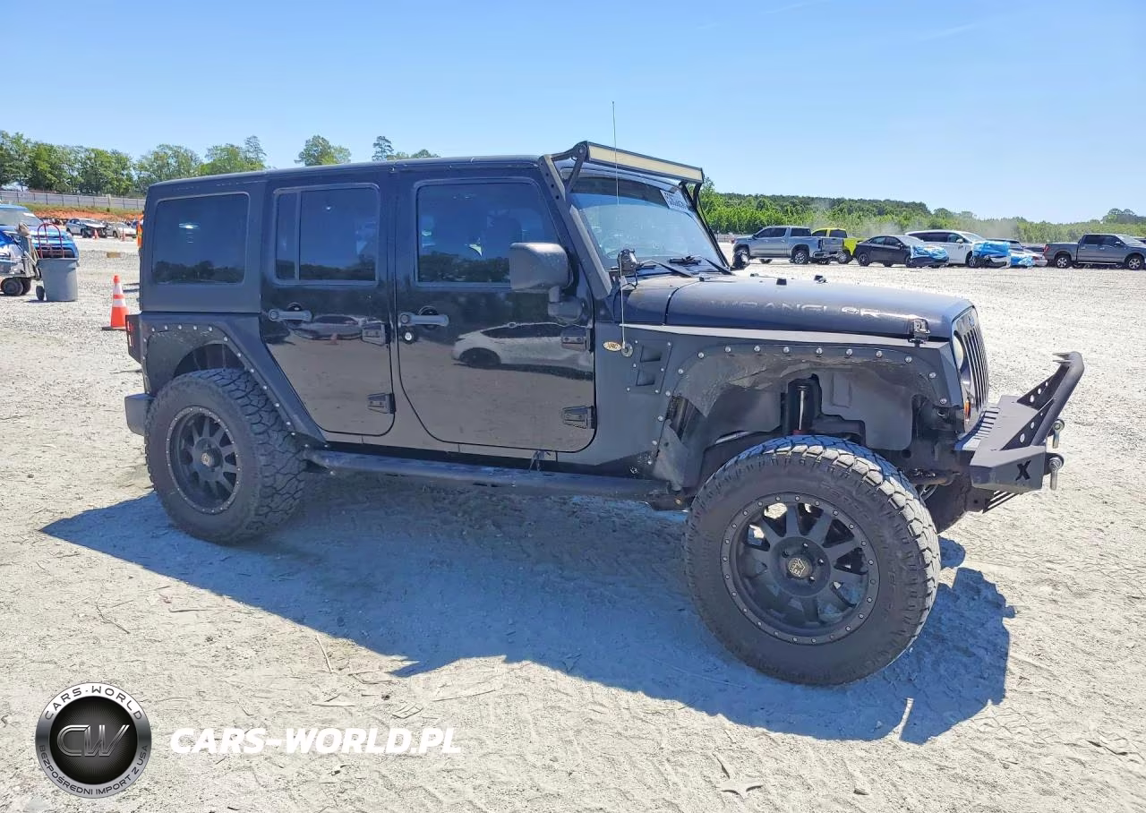 2013 Jeep Wrangler Unlimited Sport VIN:1C4BJWDG6DL545303 - 4